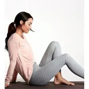 ATHLETA STRIPE SALUTATION 7/8 TIGHT IN POWERVITA HEATHER GRAY SIZE XS